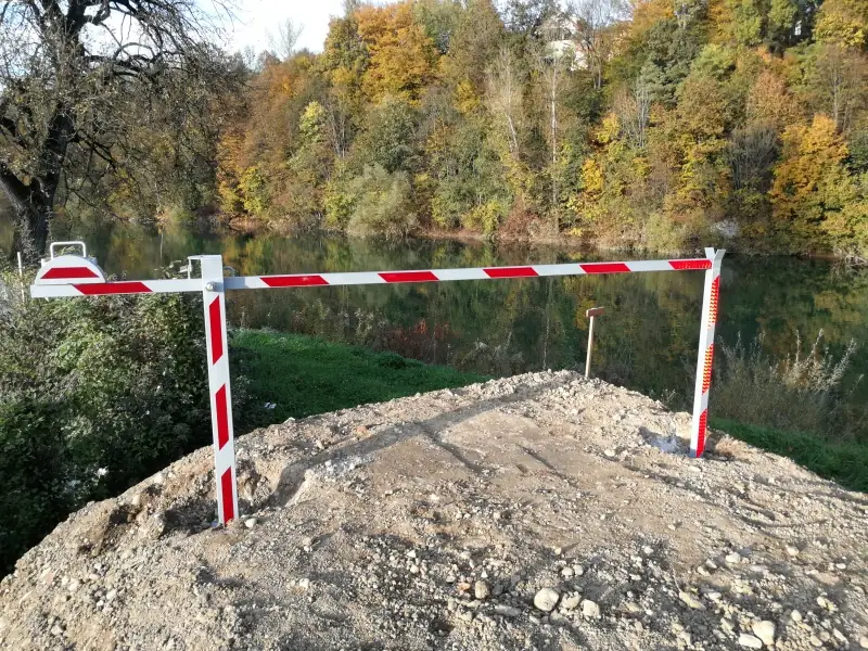 Ročna zapornica na gozdni poti